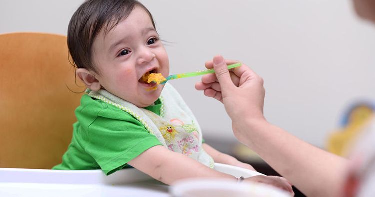 शिशुओं का ऊपरी आहार कब और कैसे देना चाहिए|